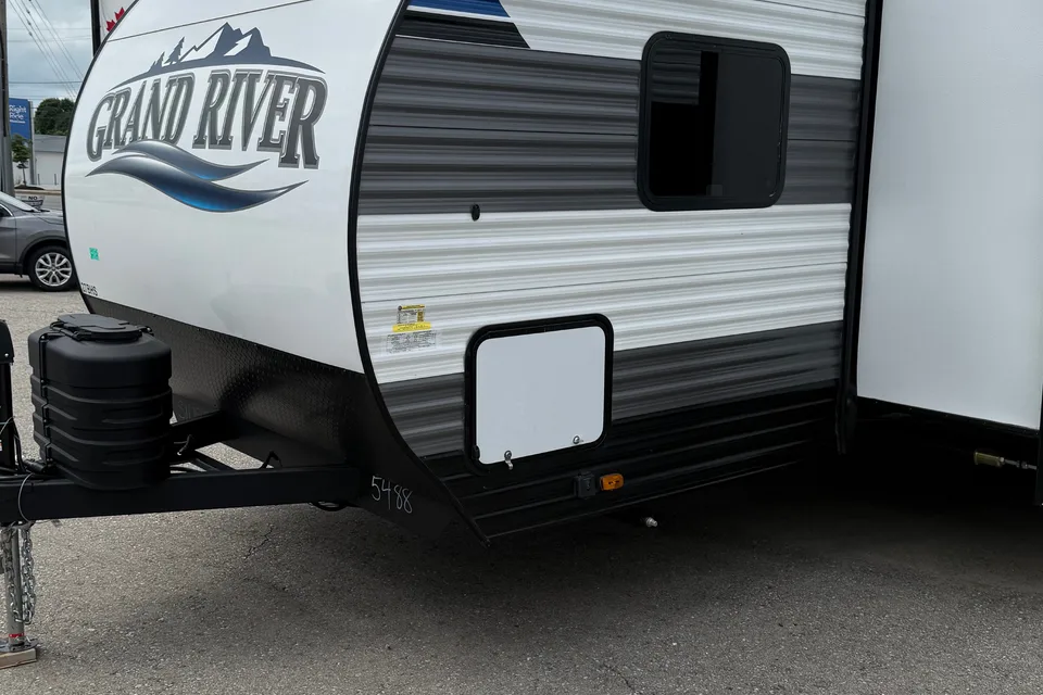 Used 1 weekend Grand River 27BHP Travel Trailer