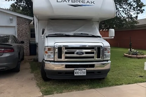 Dennis's Thor Motor Coach daybrack Class C