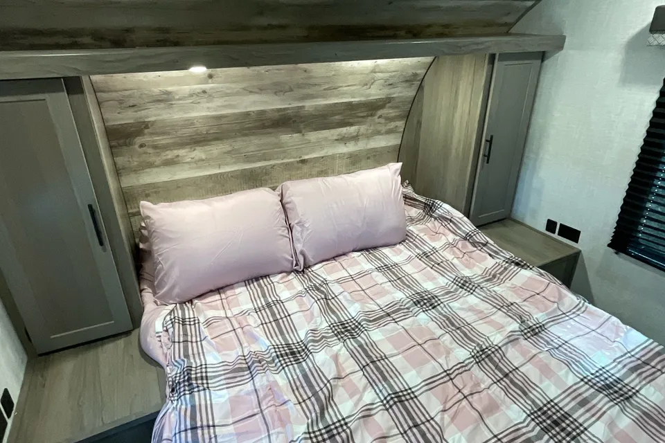 Gulf Stream Kingsport Ultralite 268BH Travel Trailer