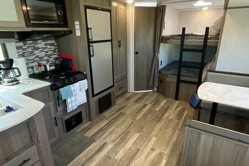 Gulf Stream Kingsport Ultralite 268BH Travel Trailer