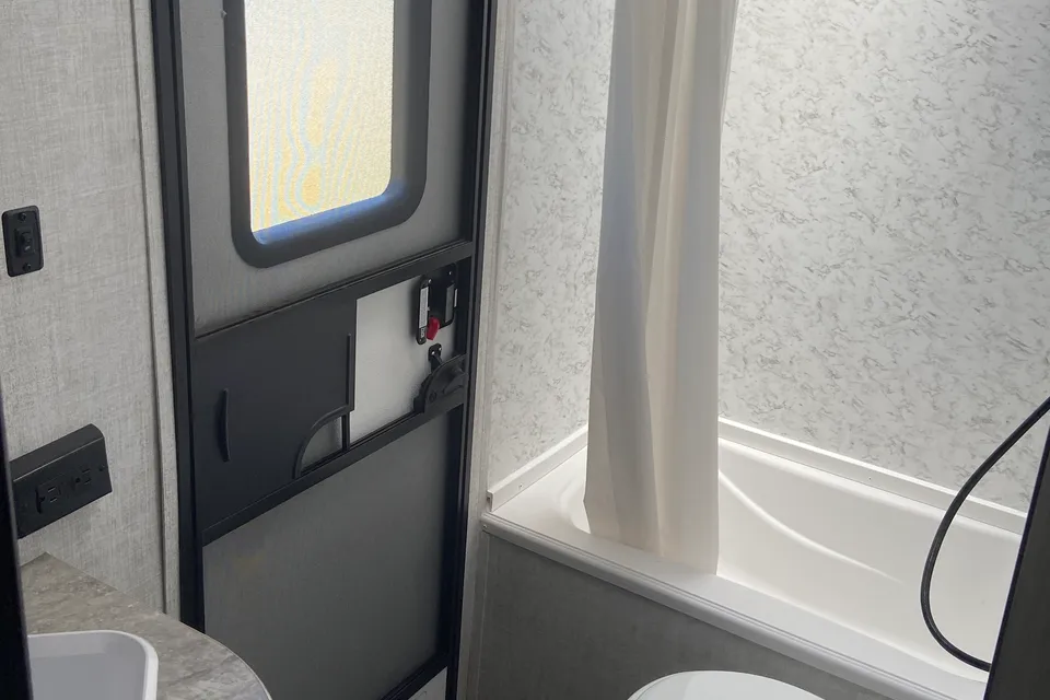 Gulf Stream Kingsport Ultralite 268BH Travel Trailer