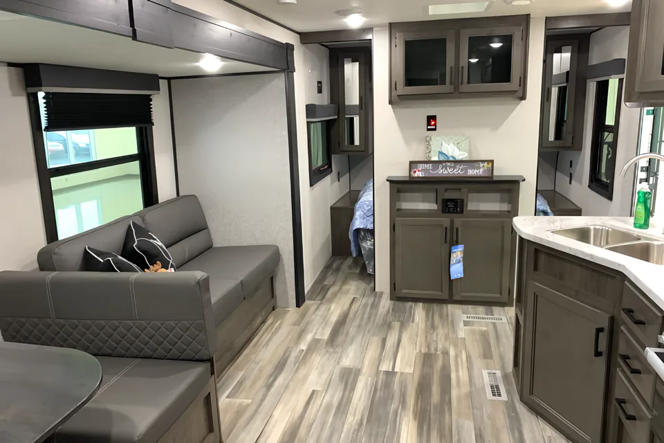 The Rolling Retreat - 2021 Starcraft 26' Bunkhouse