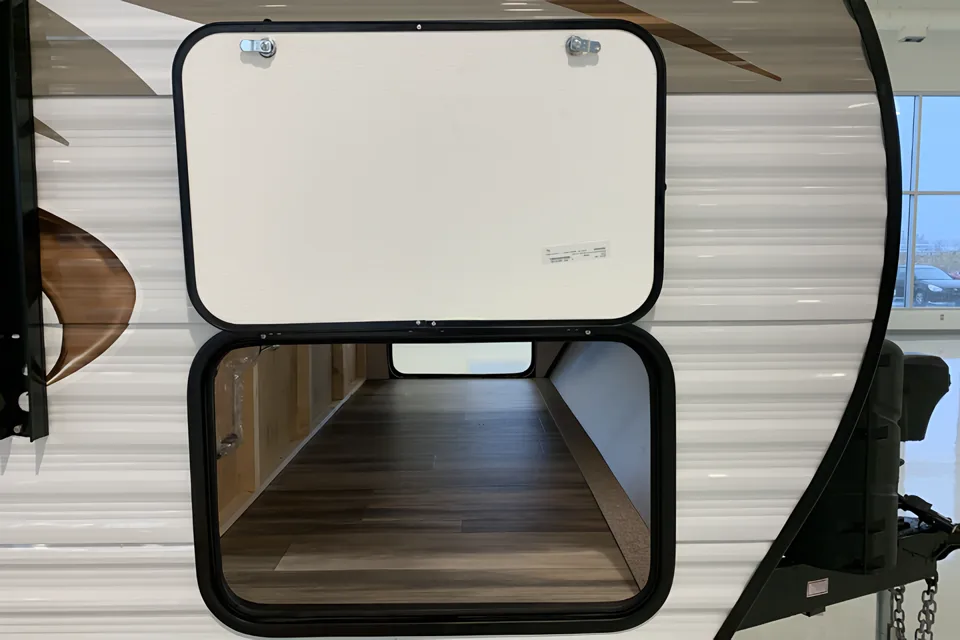 The Rolling Retreat - 2021 Starcraft 26' Bunkhouse