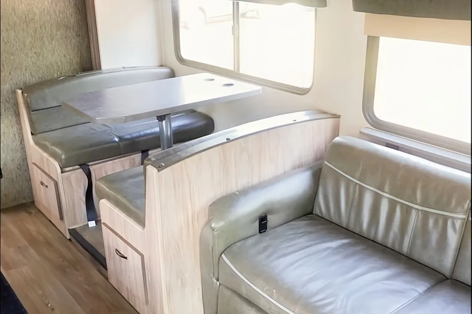 2018 Forest River Sunseeker 2850SLE Class C