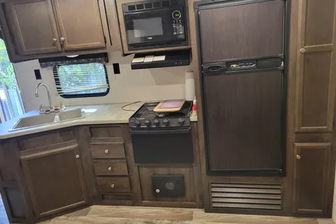 Justin's Starcraft Autumn ridge Travel Trailer