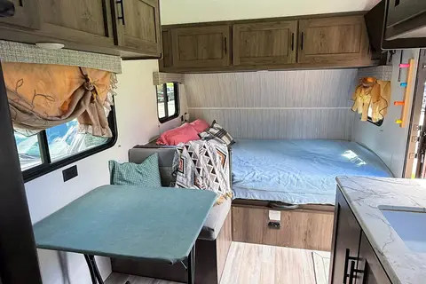 Forest River Coachmen Clipper 17BH Trailer