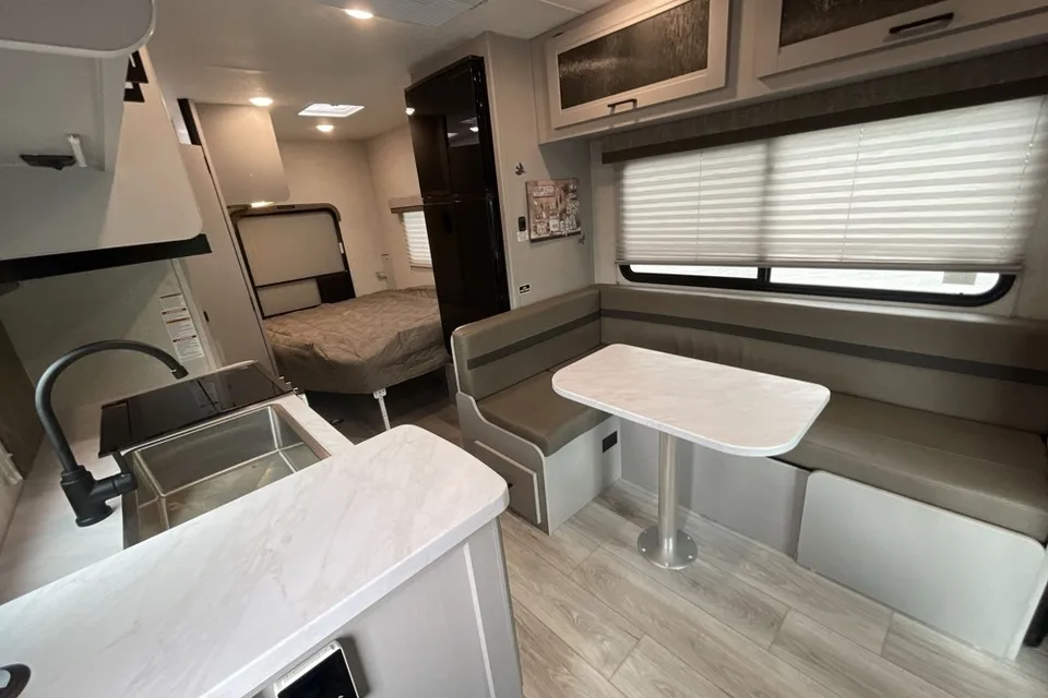 Erik's Coachmen Freelander Class C