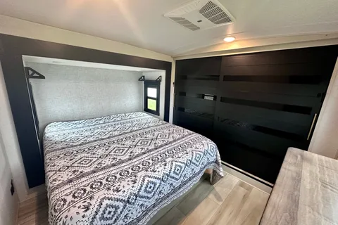 Forest River Heritage 320 viewGlen Fifth Wheel