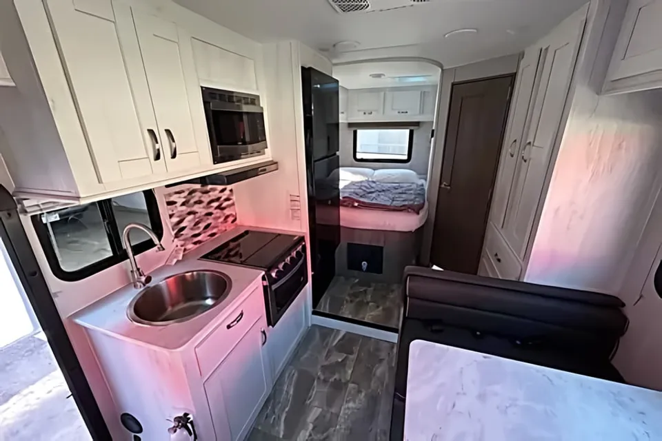 New Gulf Stream Conquest Class C 24ft. - FREE PRIVATE SHUTTLE - Layla-