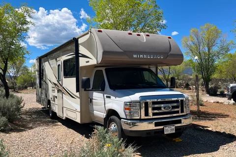 Winnebago Minnie Winnie bunk house 31G Class C