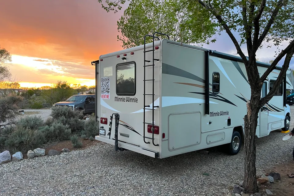 Winnebago Minnie Winnie bunk house 31G Class C