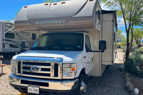 Winnebago Minnie Winnie bunk house 31G Class C