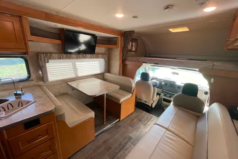 Winnebago Minnie Winnie bunk house 31G Class C