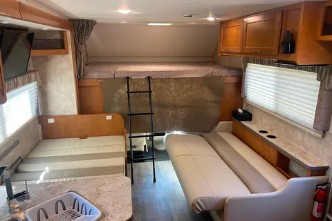 Winnebago Minnie Winnie bunk house 31G Class C