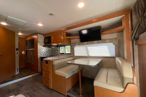Winnebago Minnie Winnie bunk house 31G Class C
