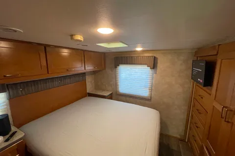 Winnebago Minnie Winnie bunk house 31G Class C