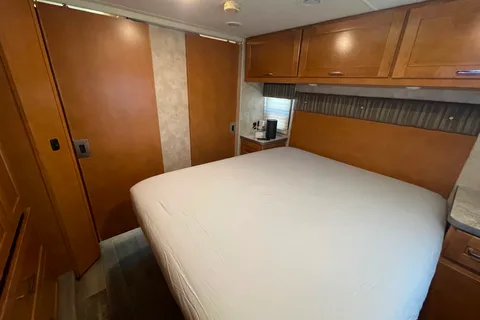 Winnebago Minnie Winnie bunk house 31G Class C