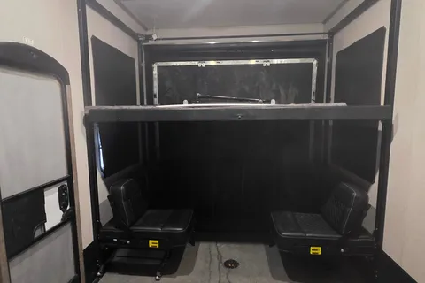Katie's Keystone Carbon 418 Toy Hauler