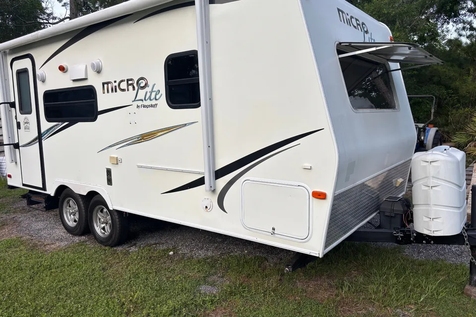 Cozy Flagstaff Ultra Lite Travel Trailer