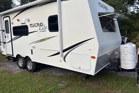 Cozy Flagstaff Ultra Lite Travel Trailer