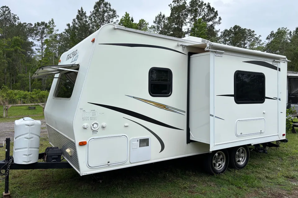 Cozy Flagstaff Ultra Lite Travel Trailer