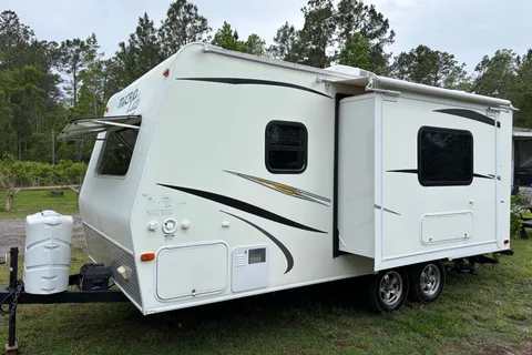 Cozy Flagstaff Ultra Lite Travel Trailer