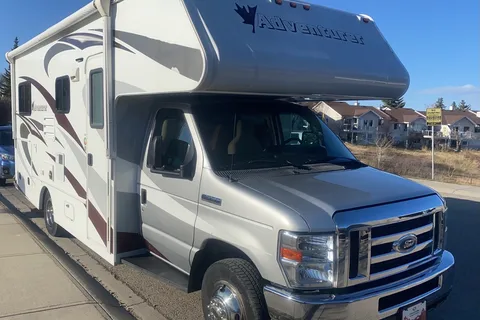 Fleet #C7 Mid-size Class C – Luxury Option for Families & Friends (Sleeps 4 Adults, 2 Children)
