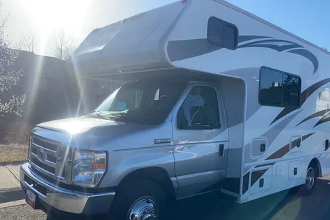 Fleet #C7 Mid-size Class C – Luxury Option for Families & Friends (Sleeps 4 Adults, 2 Children)