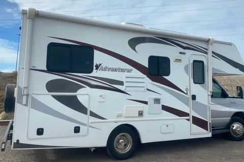 Fleet #C7 Mid-size Class C – Luxury Option for Families & Friends (Sleeps 4 Adults, 2 Children)