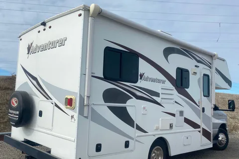 Fleet #C7 Mid-size Class C – Luxury Option for Families & Friends (Sleeps 4 Adults, 2 Children)