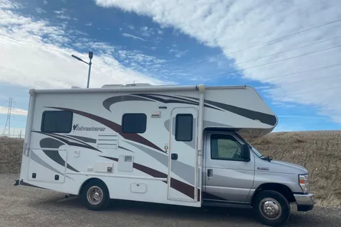 Fleet #C7 Mid-size Class C – Luxury Option for Families & Friends (Sleeps 4 Adults, 2 Children)