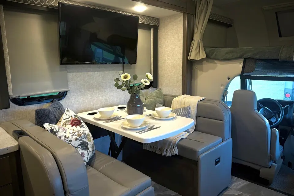 Bob's Thor Motor Coach Quantum Class C