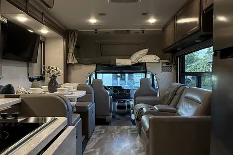 Bob's Thor Motor Coach Quantum Class C