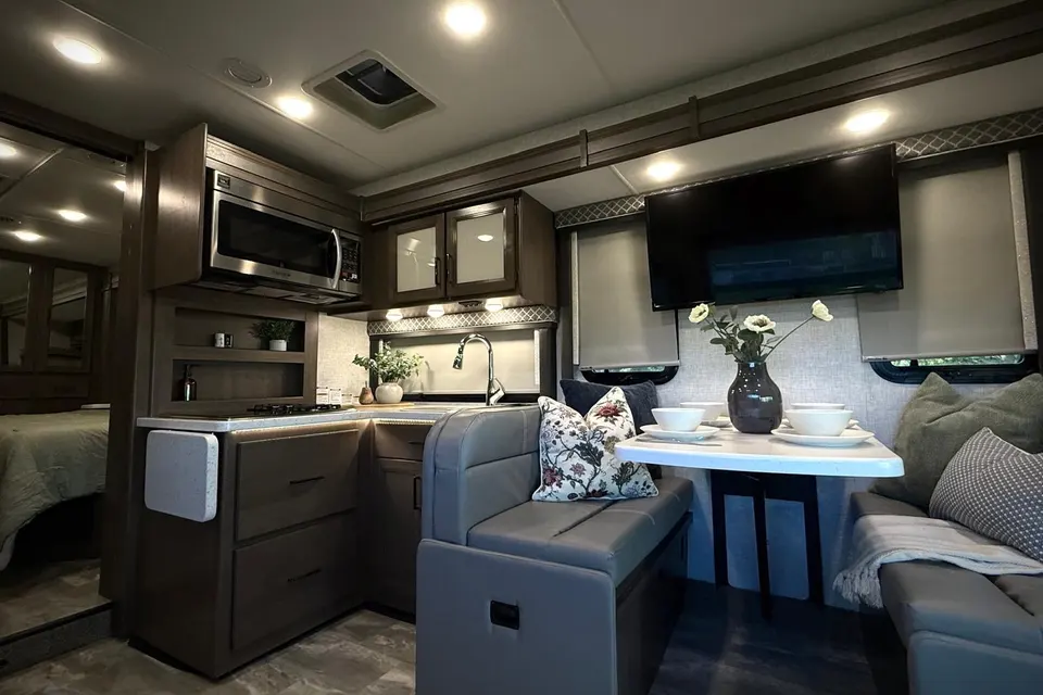 Bob's Thor Motor Coach Quantum Class C