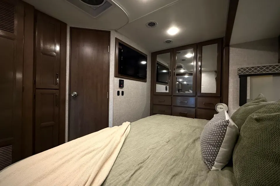 Bob's Thor Motor Coach Quantum Class C