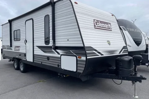 jakwan's Coleman Lantern Travel Trailer