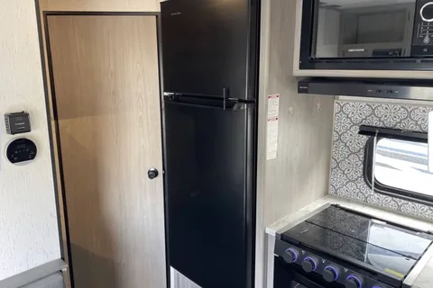 jakwan's Coleman Lantern Travel Trailer