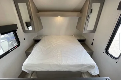 jakwan's Coleman Lantern Travel Trailer