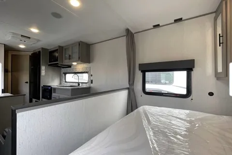 jakwan's Coleman Lantern Travel Trailer