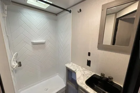 jakwan's Coleman Lantern Travel Trailer
