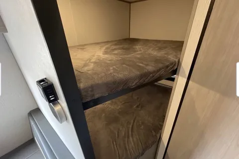 jakwan's Coleman Lantern Travel Trailer