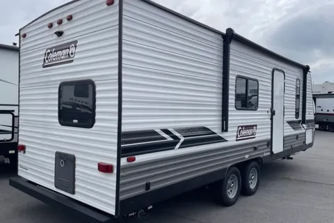 jakwan's Coleman Lantern Travel Trailer