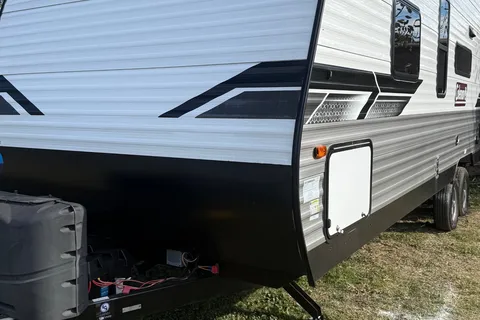 jakwan's Coleman Lantern Travel Trailer