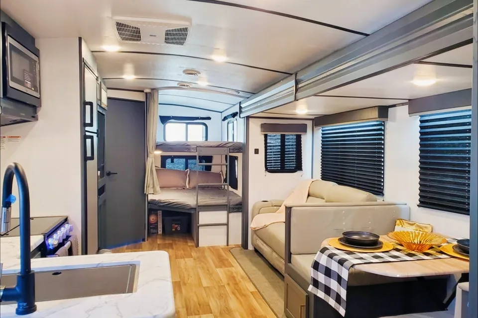 Rv Rentals Way Of Life's INTRODUCTORY OFFER! 2023 Keystone Bullet 290BSWE B3