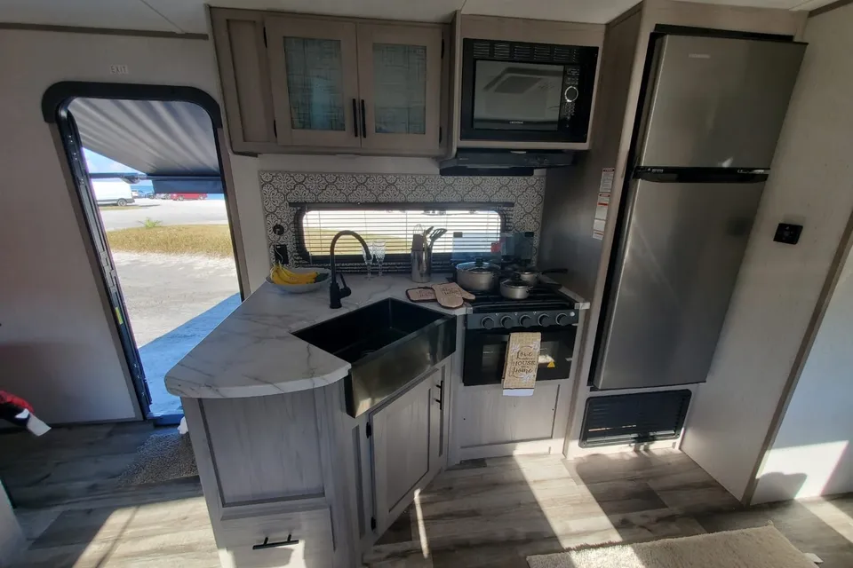 DELIVERY & SET-UP ONLY WITH Alberto and Katia's 2022 Coleman