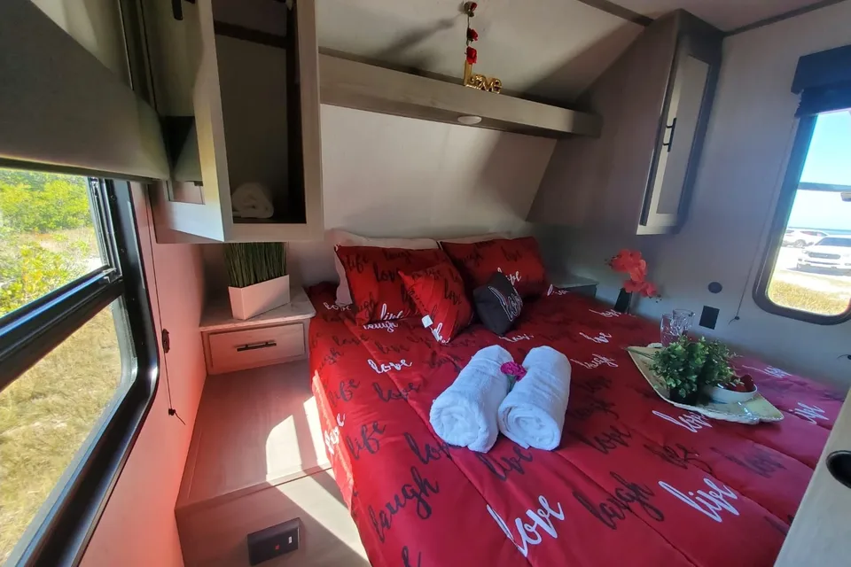 DELIVERY & SET-UP ONLY WITH Alberto and Katia's 2022 Coleman