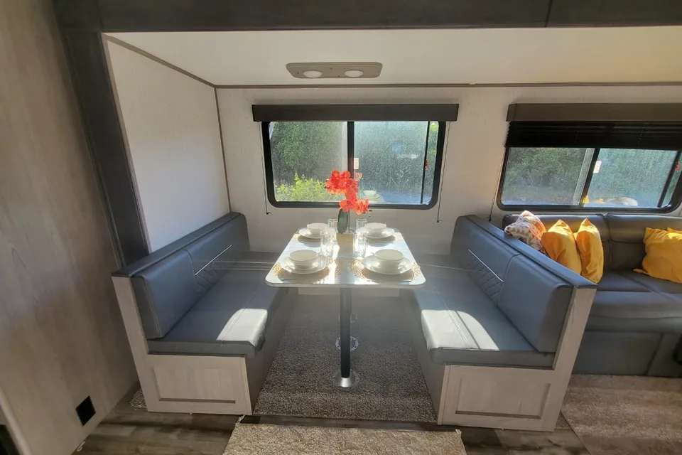 DELIVERY & SET-UP ONLY WITH Alberto and Katia's 2022 Coleman