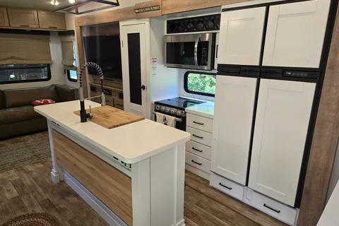 Mark's Keystone Arcadia 3660 RL Fifth Wheel