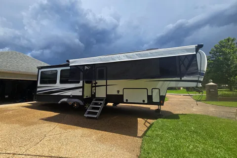 Mark's Keystone Arcadia 3660 RL Fifth Wheel
