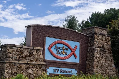 😁BOOK NOW for SUMMER @ Anchor Down RV Resort - 2 PETS STAY FREE⭐⭐⭐⭐⭐